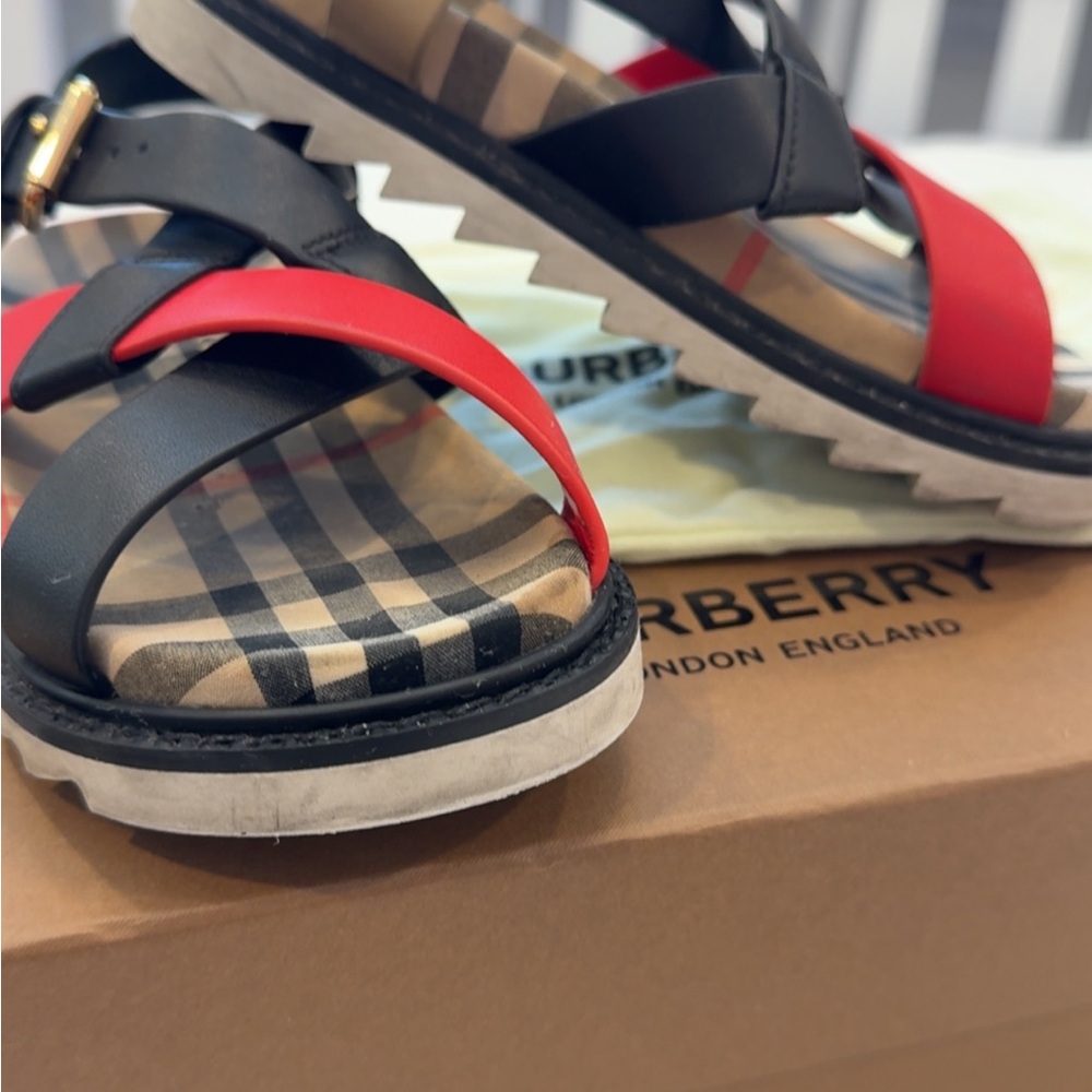 Cutest Burberry Sandals used with original receipt and tags—dust bag. Unidex